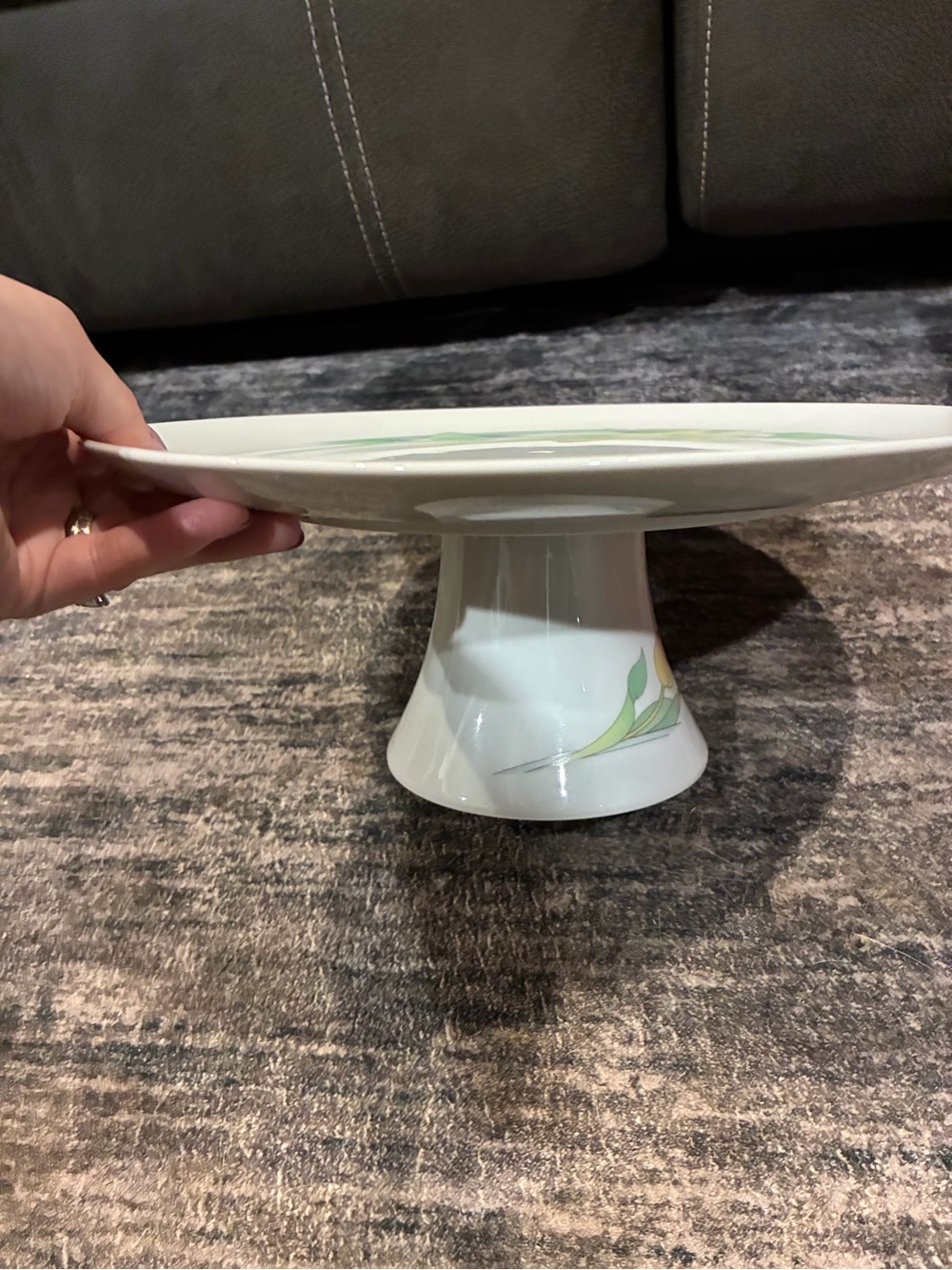 Ceramic Pedestal Cake Stand with Tulip Motif - White - Picture 3 of 5